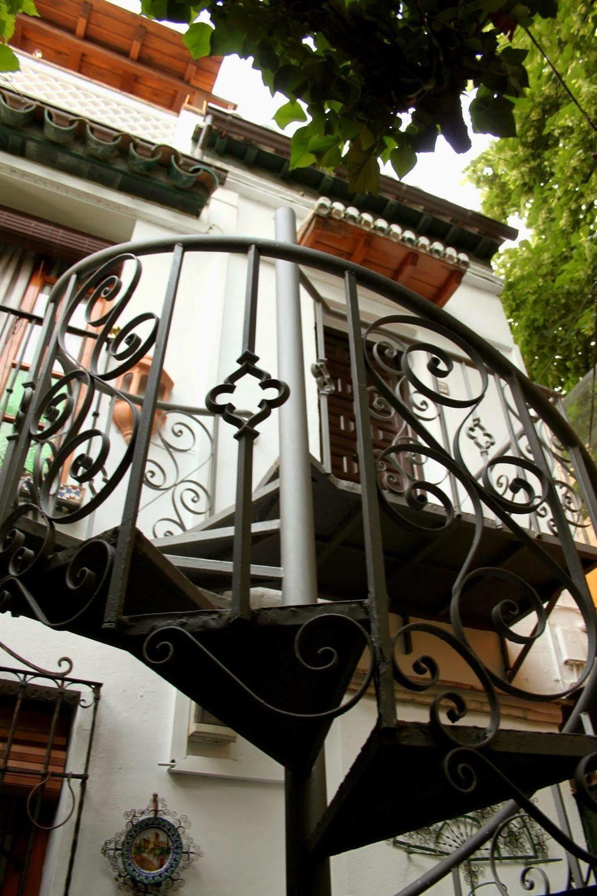América